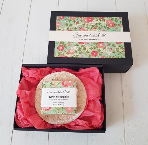 Coffret Savon Rose Musquée à l'huile essentielle de géranium d'Egypte & porte savon luffa