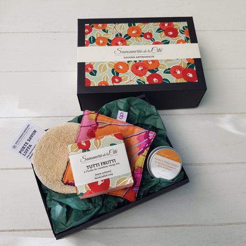Coffret Savon Tutti Frutti, porte savon en luffa, lingette démaquillante & baume à lèvres