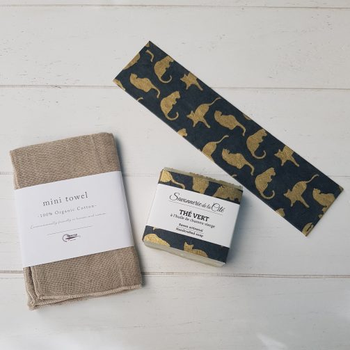 Coffret papier chats avec savon Thé Vert, une lavette en coton bio & un marque page – Image 2