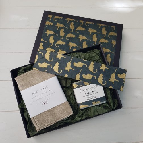 Coffret papier chats avec savon Thé Vert, une lavette en coton bio & un marque page