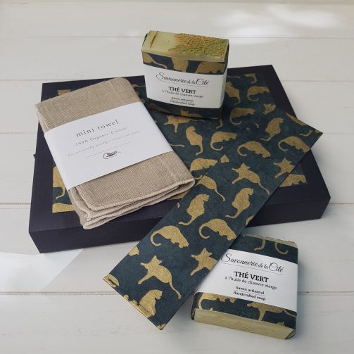 Coffret papier chats avec savon Thé Vert, une lavette en coton bio & un marque page – Image 3
