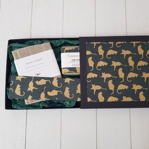 Coffret papier chats avec savon Thé Vert, une lavette en coton bio & un marque page – Image 4